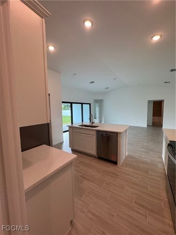 420 NW 4th TER, Cape Coral, FL 33993