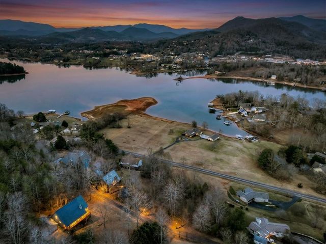 156 Brer Fox Ridge Road, Hiawassee, GA 30546