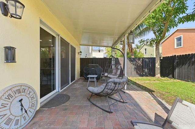 3221 Johns Place, Palm Springs, FL 33461