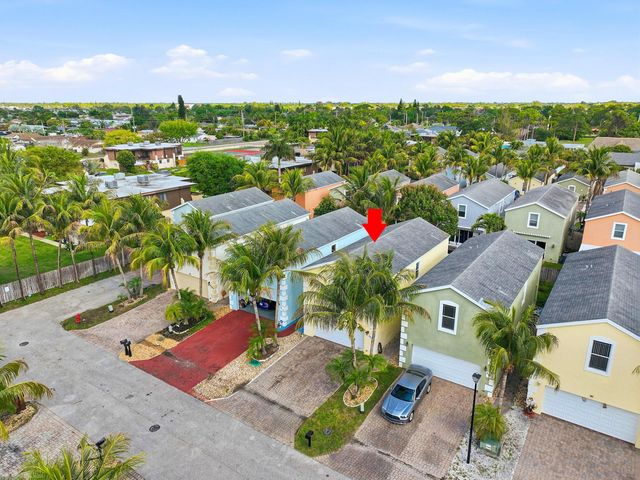 3221 Johns Place, Palm Springs, FL 33461