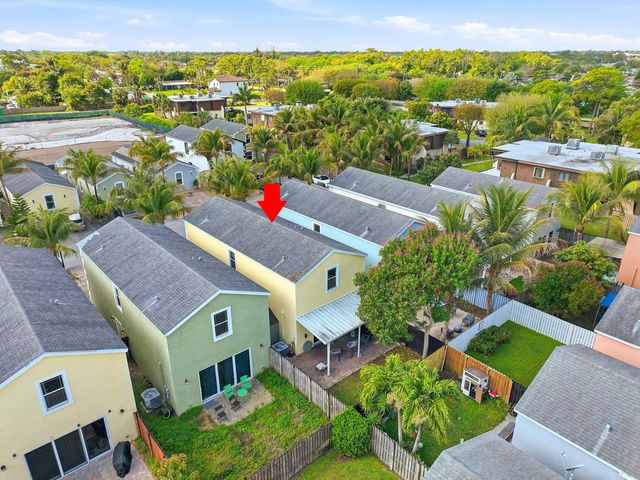 3221 Johns Place, Palm Springs, FL 33461