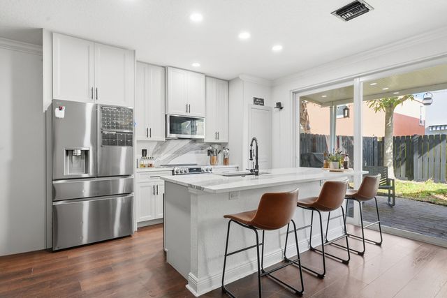 3221 Johns Place, Palm Springs, FL 33461