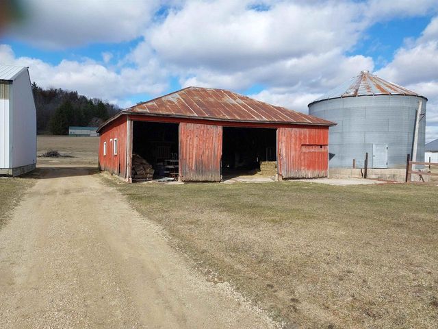 E10056 County C Road, North Freedom, WI 53951