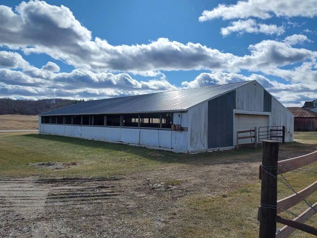 E10056 County C Road, North Freedom, WI 53951