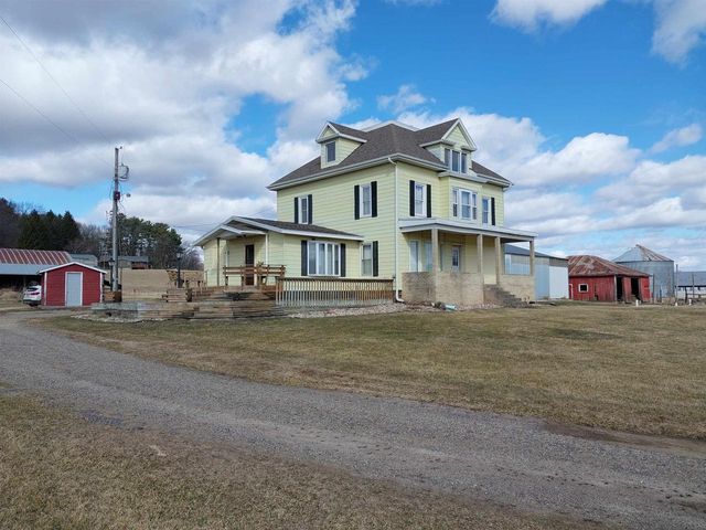 E10056 County C Road, North Freedom, WI 53951