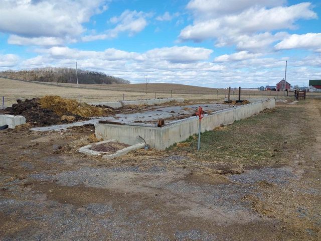 E10056 County C Road, North Freedom, WI 53951