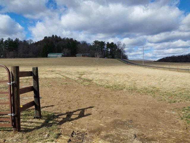 E10056 County C Road, North Freedom, WI 53951