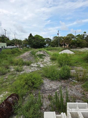 1114 W 28th Street, Riviera Beach, FL 33404