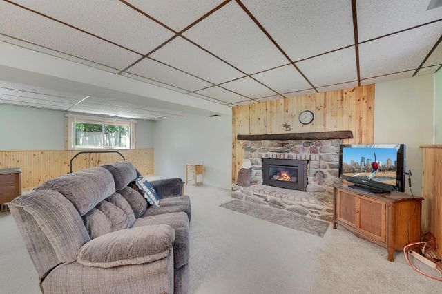 9325 31st Avenue N, New Hope, MN 55427