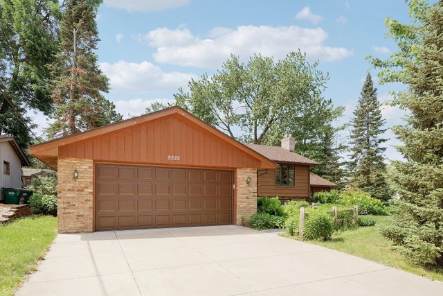 9325 31st Avenue N, New Hope, MN 55427