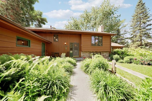 9325 31st Avenue N, New Hope, MN 55427