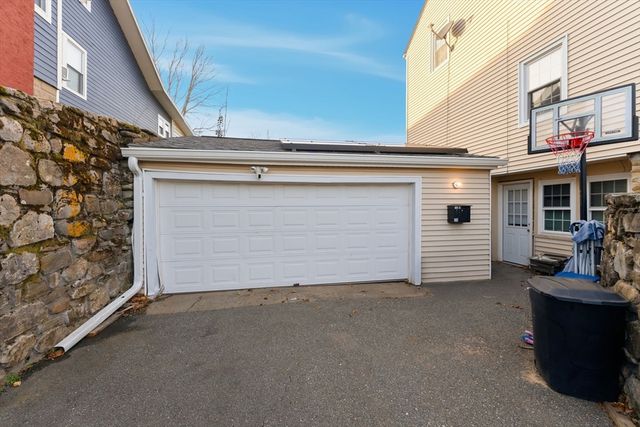 20 Newell Ave, Southbridge, MA 01550