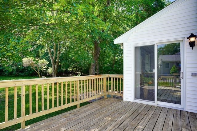 16 Phillip Ave, Burlington, MA 01803