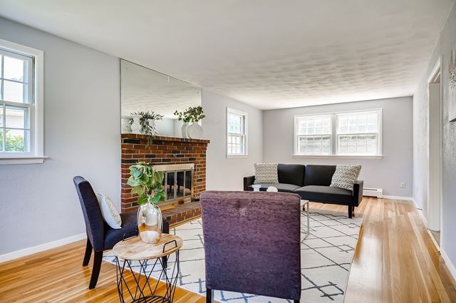 16 Phillip Ave, Burlington, MA 01803