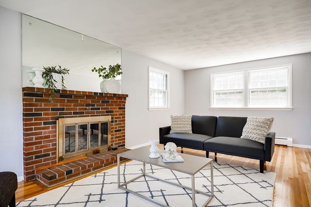 16 Phillip Ave, Burlington, MA 01803