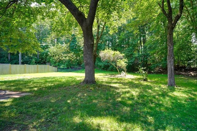 16 Phillip Ave, Burlington, MA 01803