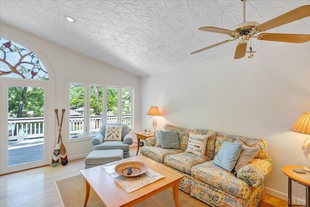 194 Kings Way, Wirtz, VA 24184