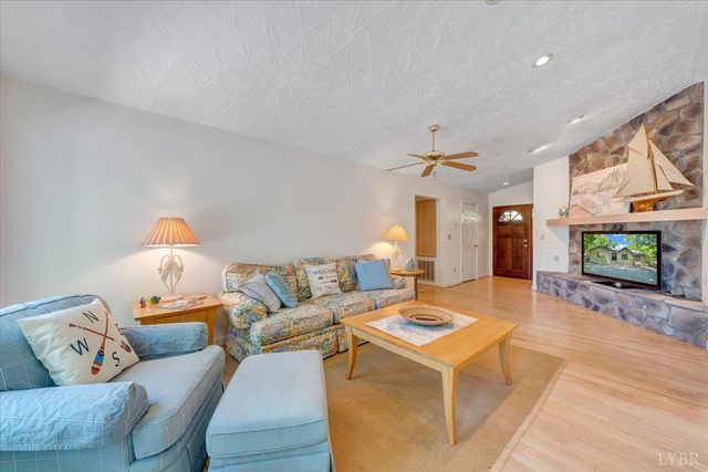 194 Kings Way, Wirtz, VA 24184