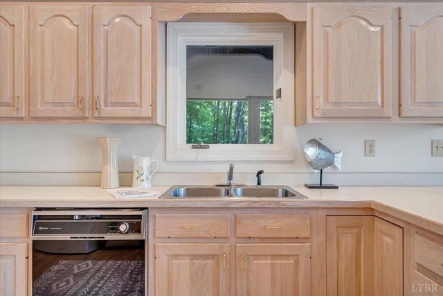 194 Kings Way, Wirtz, VA 24184