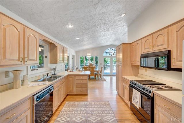 194 Kings Way, Wirtz, VA 24184