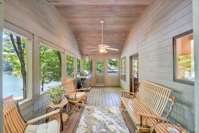 194 Kings Way, Wirtz, VA 24184