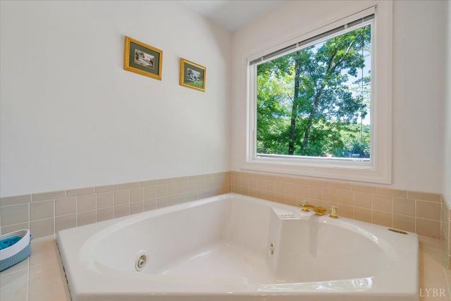 194 Kings Way, Wirtz, VA 24184