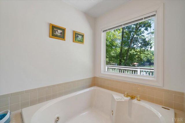 194 Kings Way, Wirtz, VA 24184