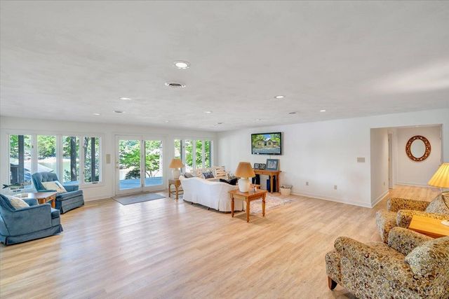 194 Kings Way, Wirtz, VA 24184