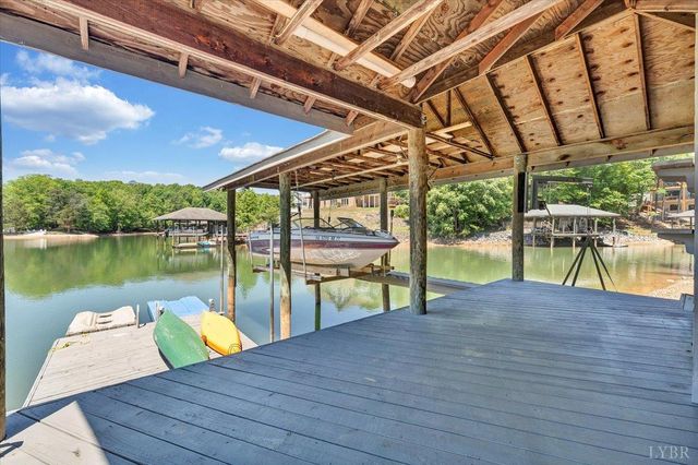 194 Kings Way, Wirtz, VA 24184
