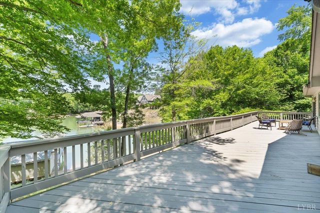 194 Kings Way, Wirtz, VA 24184