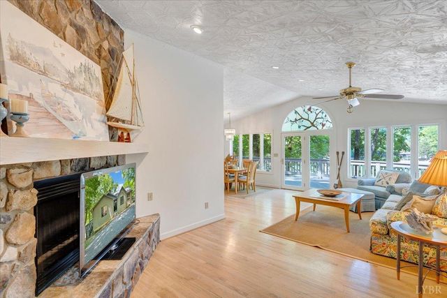 194 Kings Way, Wirtz, VA 24184