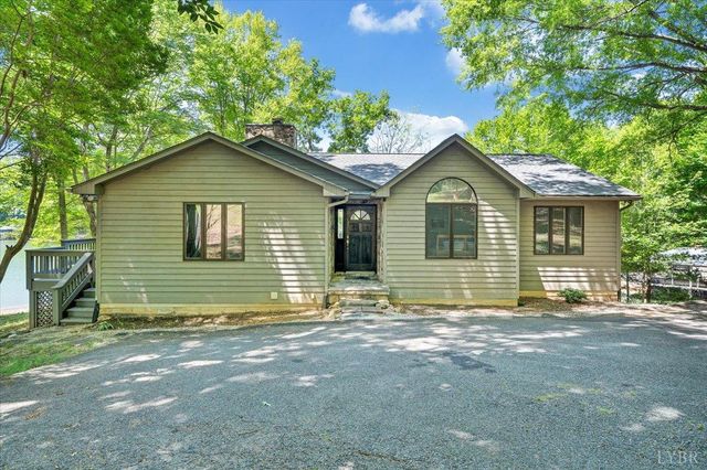 194 Kings Way, Wirtz, VA 24184