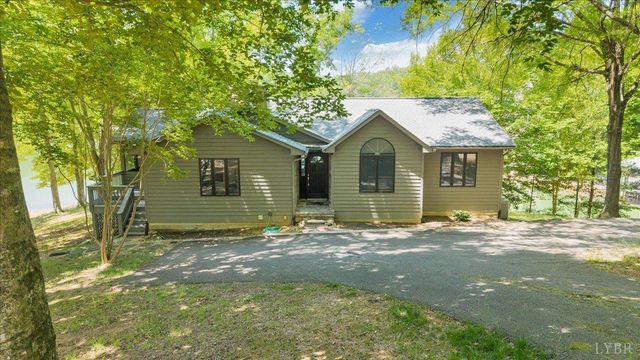 194 Kings Way, Wirtz, VA 24184