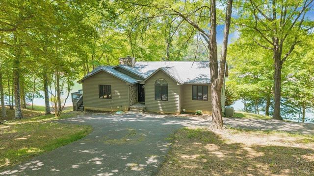 194 Kings Way, Wirtz, VA 24184
