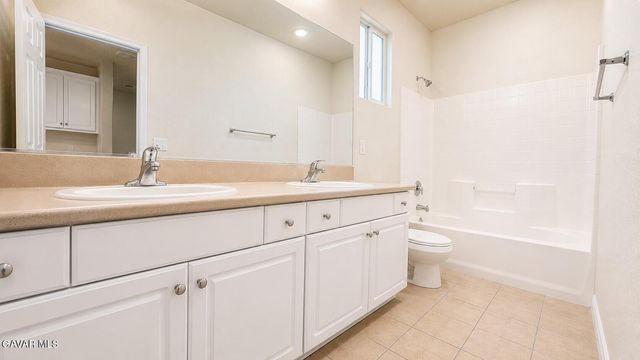 2324 E Newgrove Street, Lancaster, CA 93535