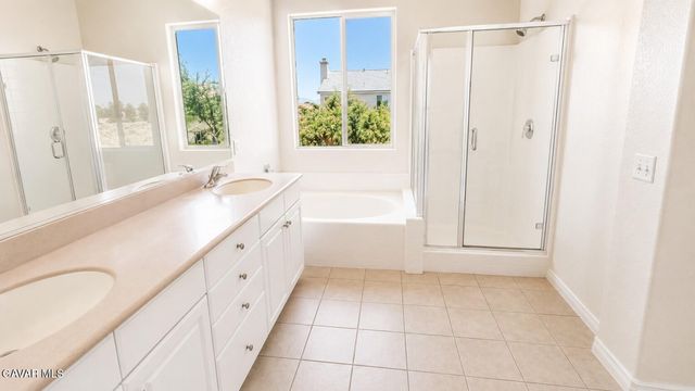 2324 E Newgrove Street, Lancaster, CA 93535
