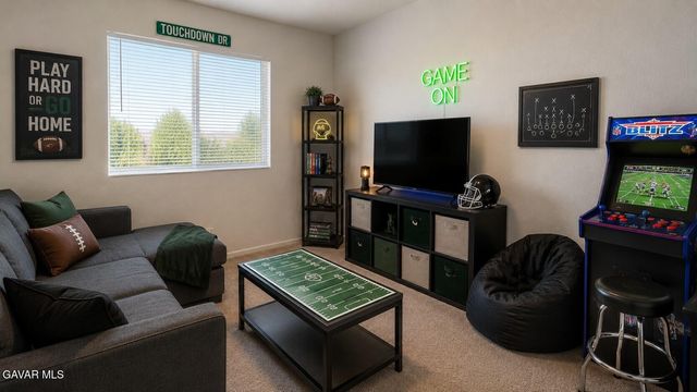 2324 E Newgrove Street, Lancaster, CA 93535