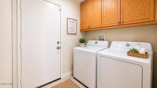 2324 E Newgrove Street, Lancaster, CA 93535