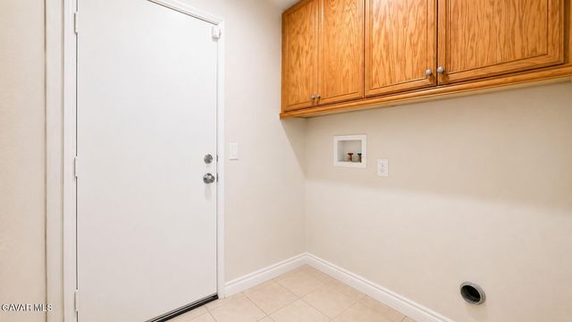 2324 E Newgrove Street, Lancaster, CA 93535