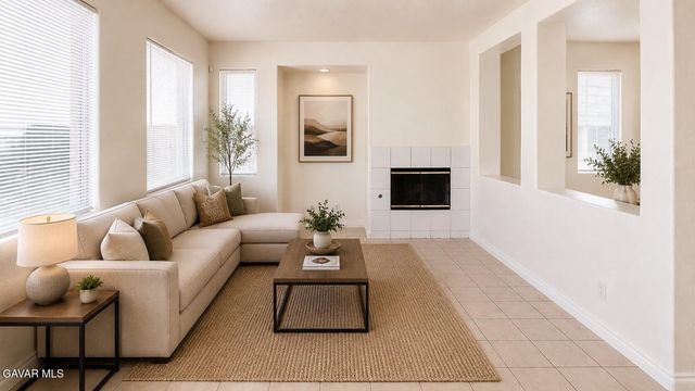 2324 E Newgrove Street, Lancaster, CA 93535