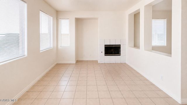 2324 E Newgrove Street, Lancaster, CA 93535
