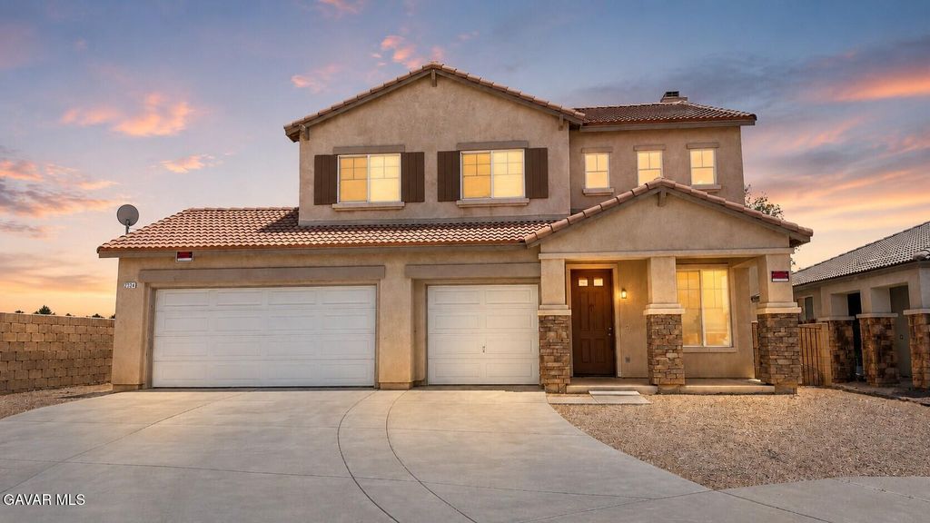 2324 E Newgrove Street, Lancaster, CA 93535
