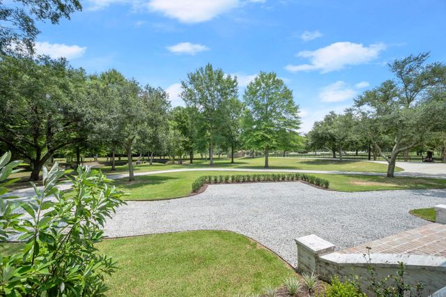 10820 Highland Rd, Baton Rouge, LA 70810