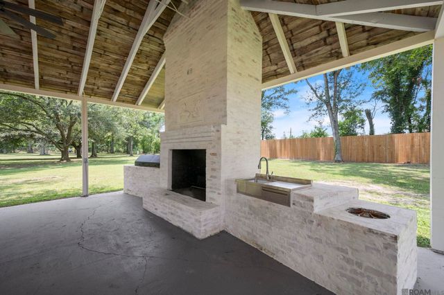 10820 Highland Rd, Baton Rouge, LA 70810