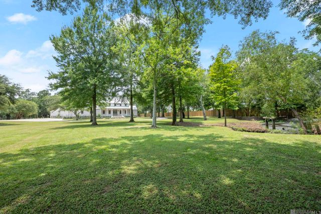 10820 Highland Rd, Baton Rouge, LA 70810