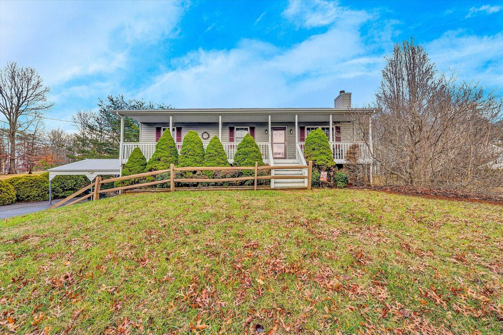 1072 Old Dominion CT, Moneta, VA 24121