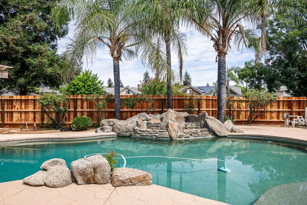 Image 2 of property listing at 2658 Purvis Avenue, Clovis, CA 93611