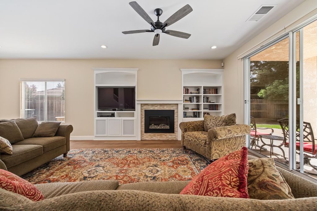 Image 7 of property listing at 2658 Purvis Avenue, Clovis, CA 93611