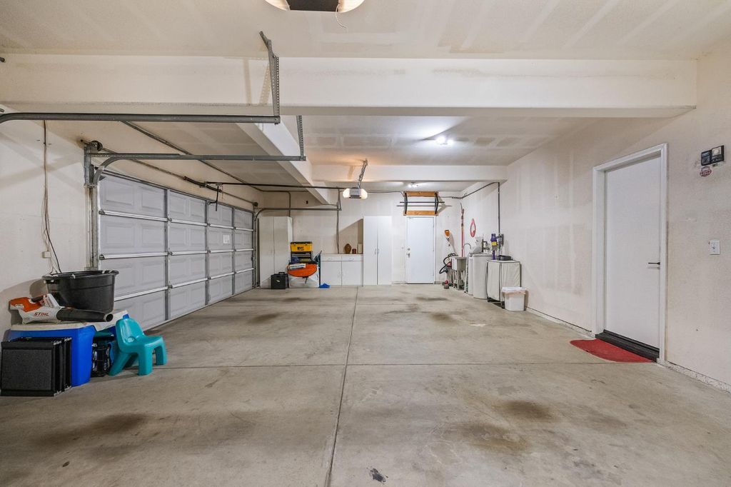 Image 86 of property listing at 2658 Purvis Avenue, Clovis, CA 93611