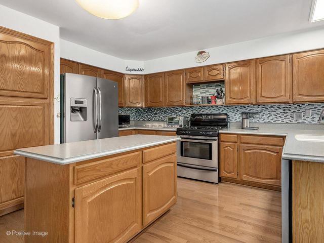 130 Chambord Court, Bloomingdale, IL 60108